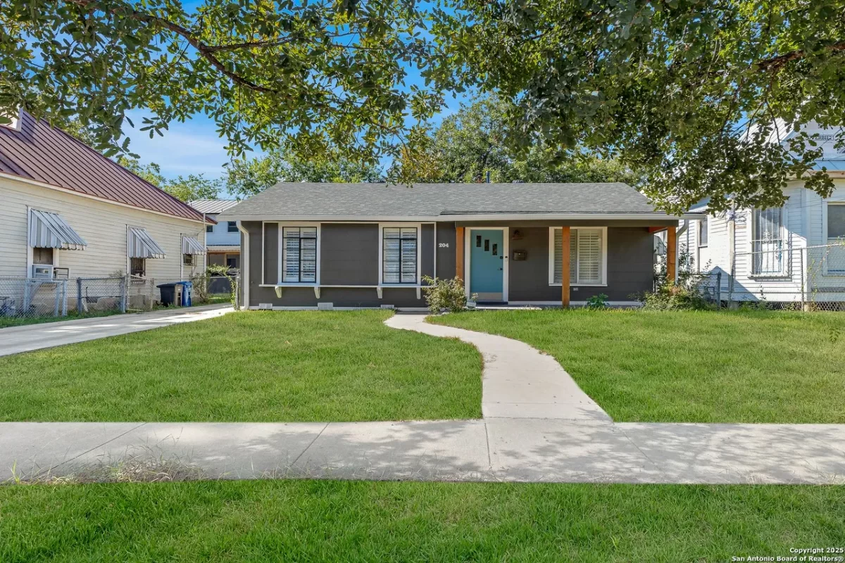 2BR House for Sale in San Antonio, TX