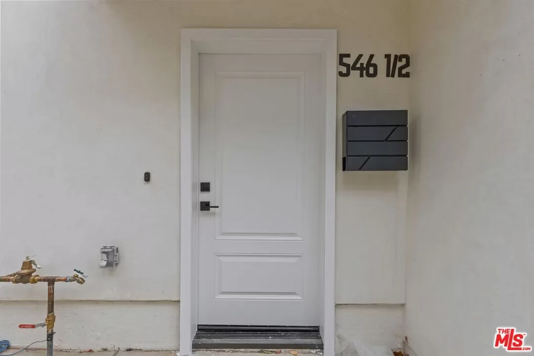 2BR Townhouse for Rent in Los Angeles, CA