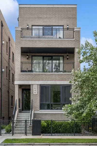 2BR Condo for Sale in Chicago, IL
