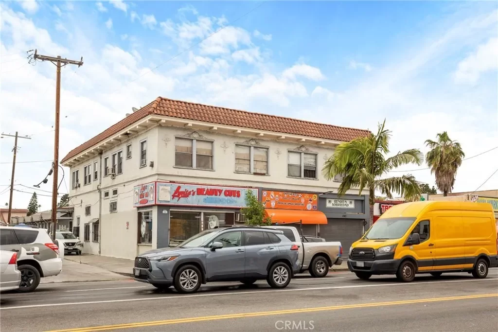 5BR Multi-Family for Sale in Los Angeles, CA
