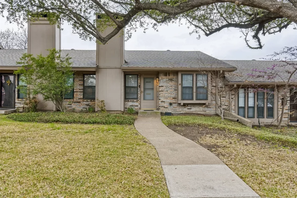 2BR Townhouse for Sale in Dallas, TX