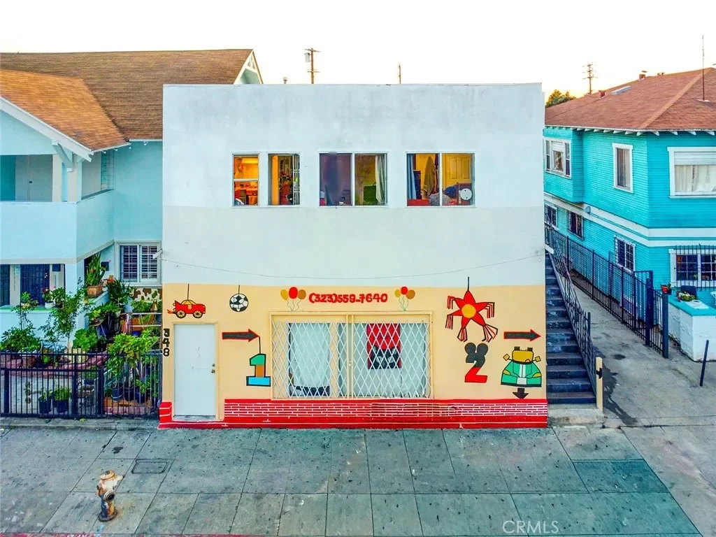 3BR Multi-Family for Sale in Los Angeles, CA