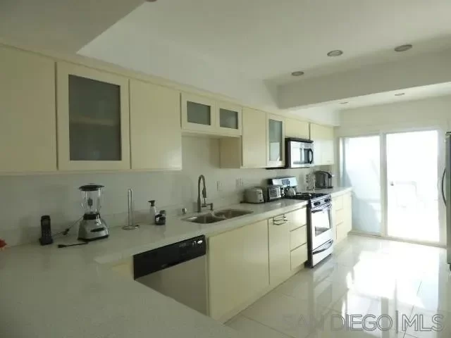 4BR Townhouse for Rent in San Diego, CA