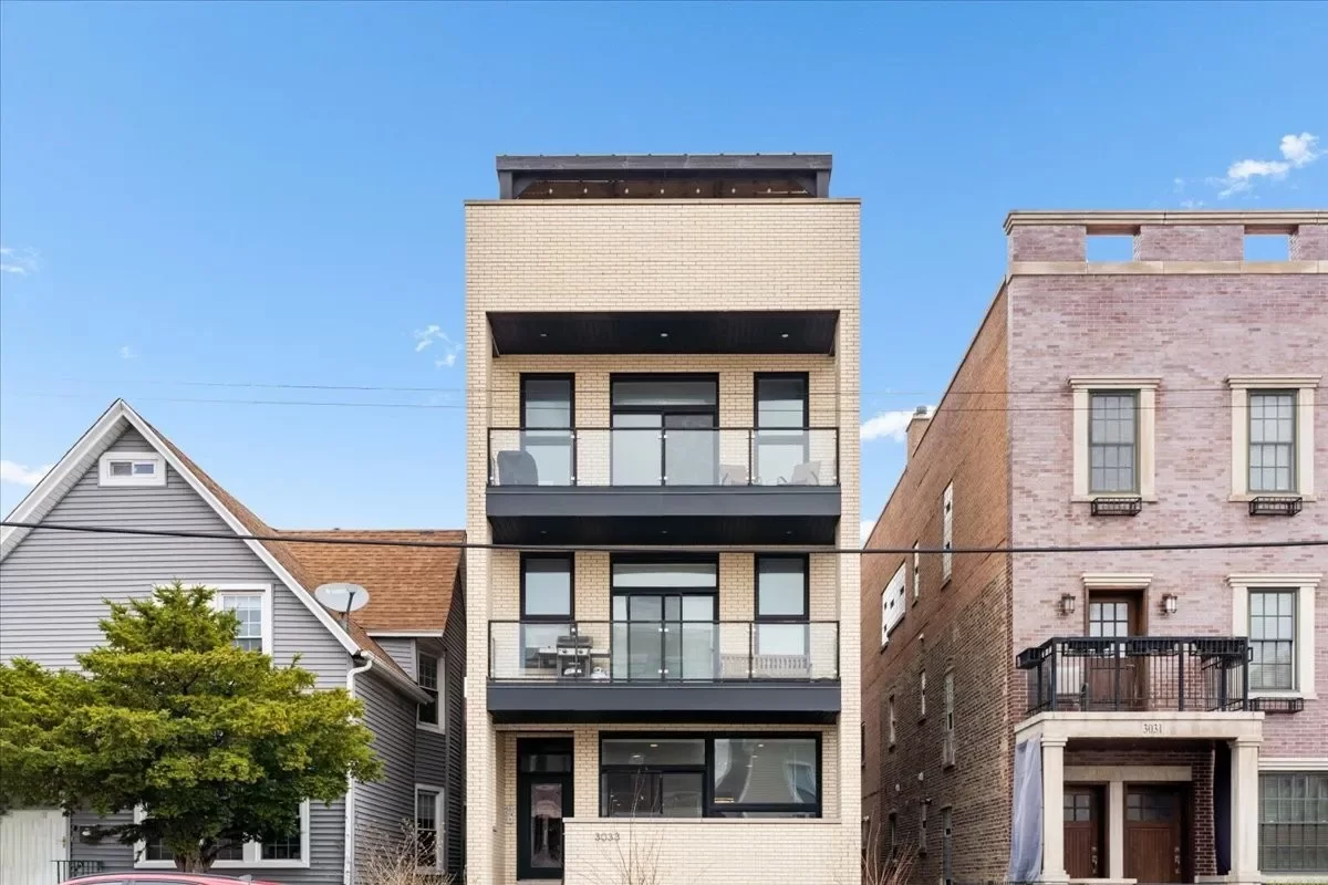 4BR Condo for Sale in Chicago, IL