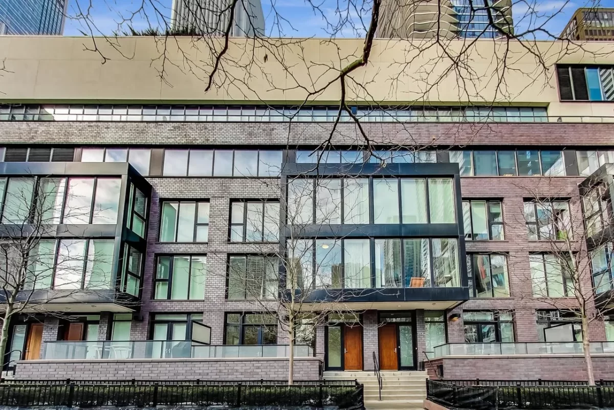 3BR Townhouse for Rent in Chicago, IL