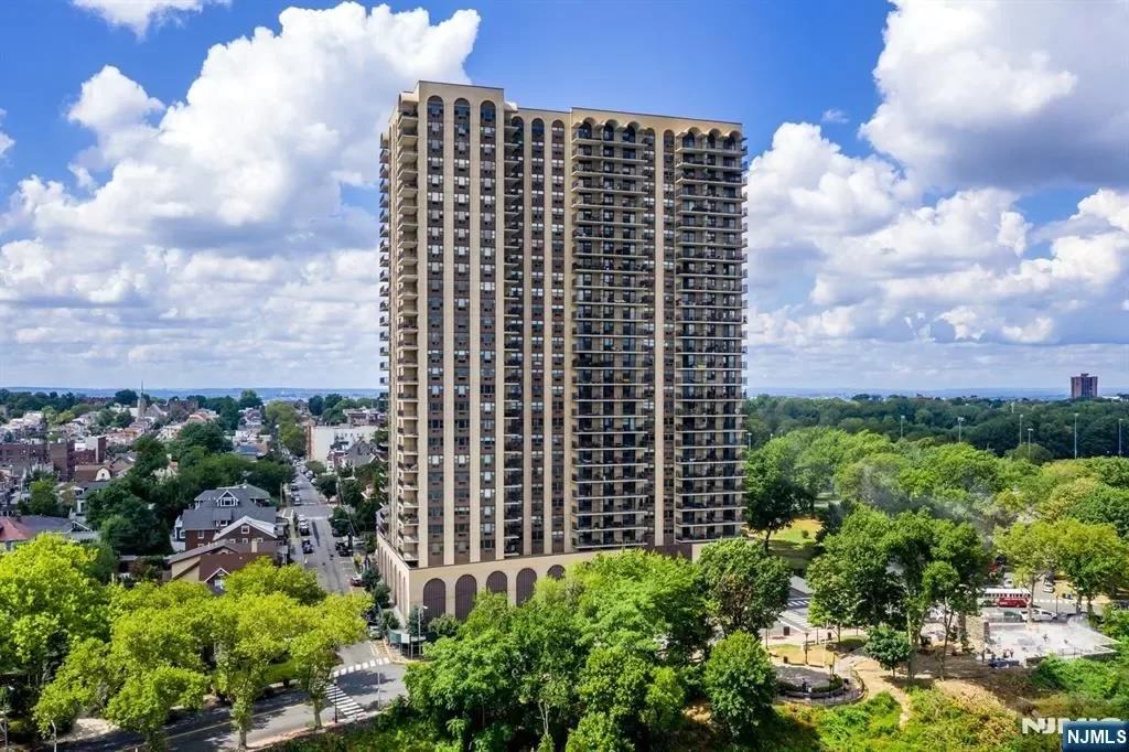 2BR Condo for Sale in North Bergen, NJ