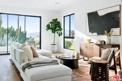 4BR House for Sale in Los Angeles, CA
