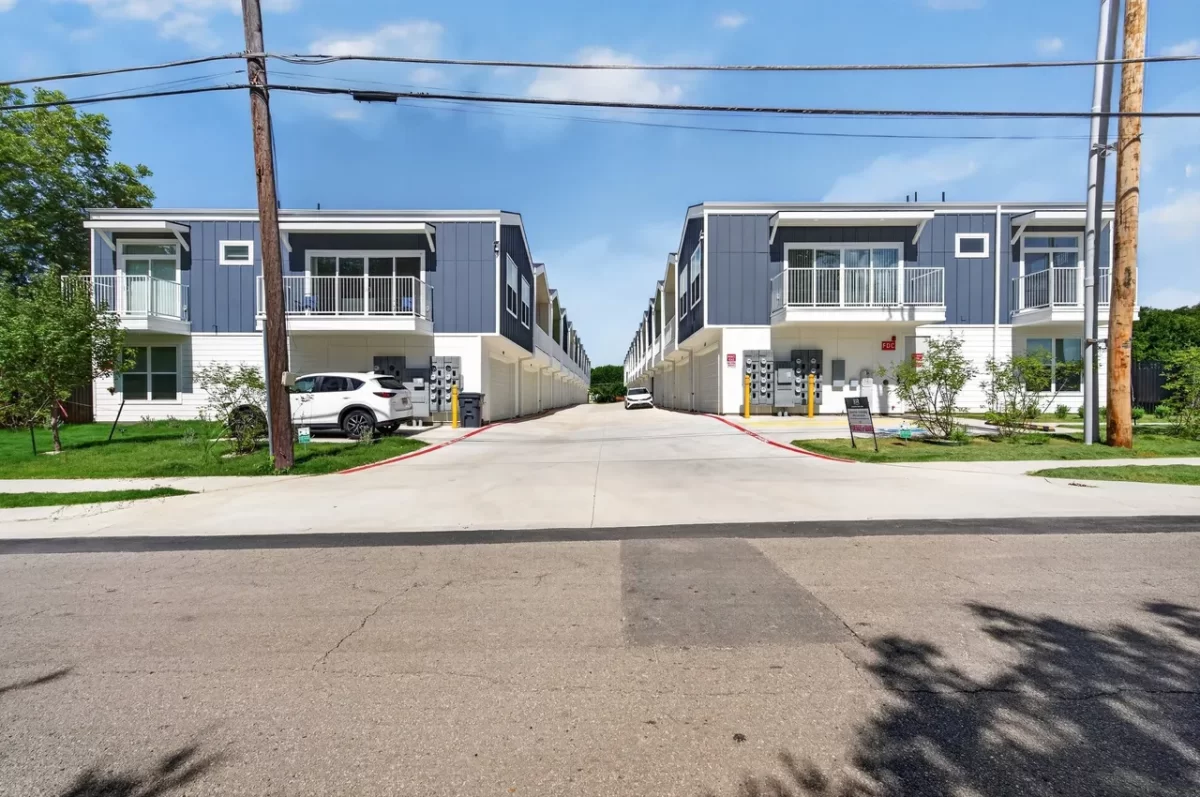 2BR Townhouse for Sale in Dallas, TX