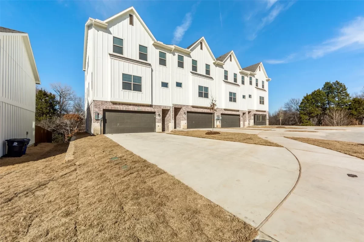 4BR Townhouse for Sale in Dallas, TX