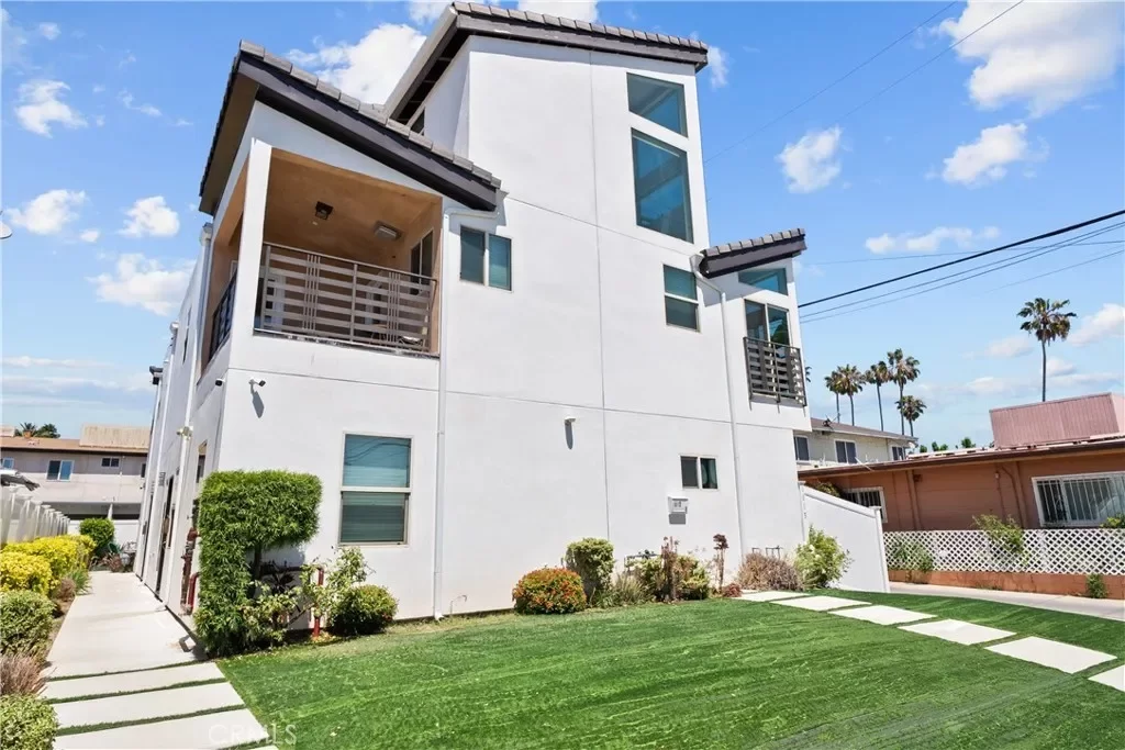 7BR Multi-Family for Sale in Inglewood, CA