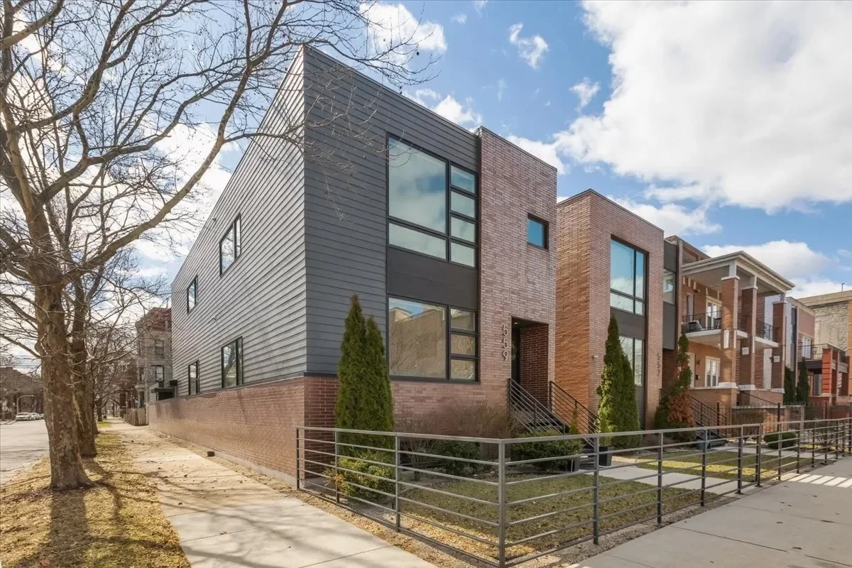 5BR House for Sale in Chicago, IL