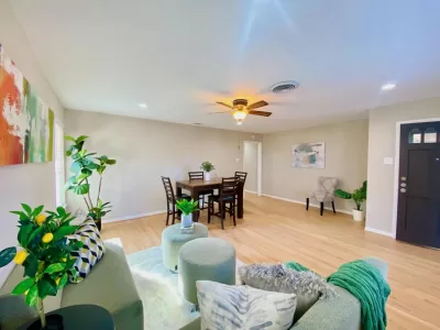 2BR House for Rent in Dallas, TX