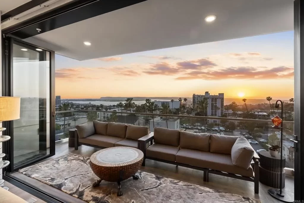 2BR Condo for Sale in Mission Hills, CA