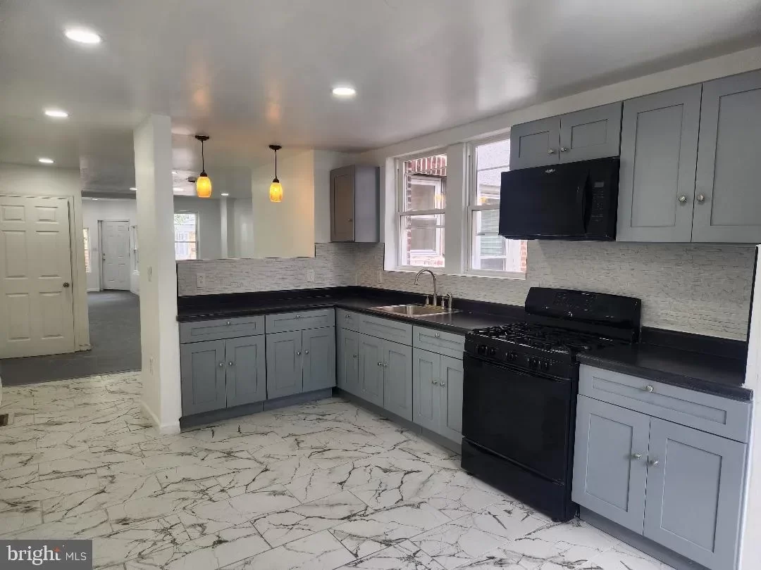 3BR Townhouse for Sale in Philadelphia, PA