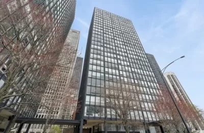 2BR House for Sale in Chicago, IL
