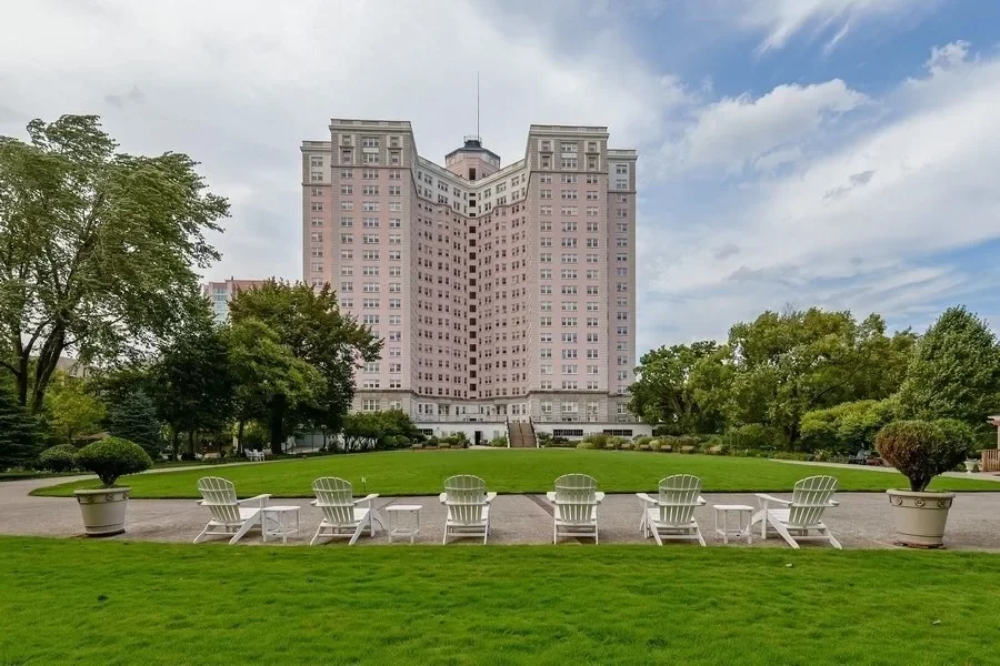 1BR House for Sale in Chicago, IL