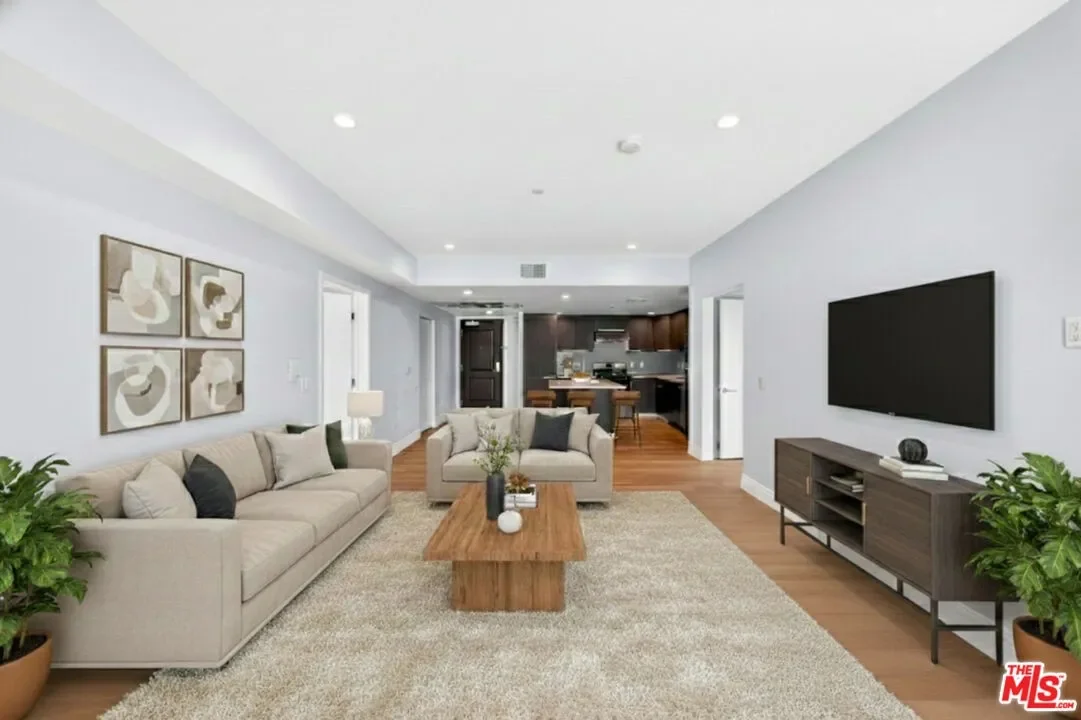 2BR Condo for Sale in Los Angeles, CA