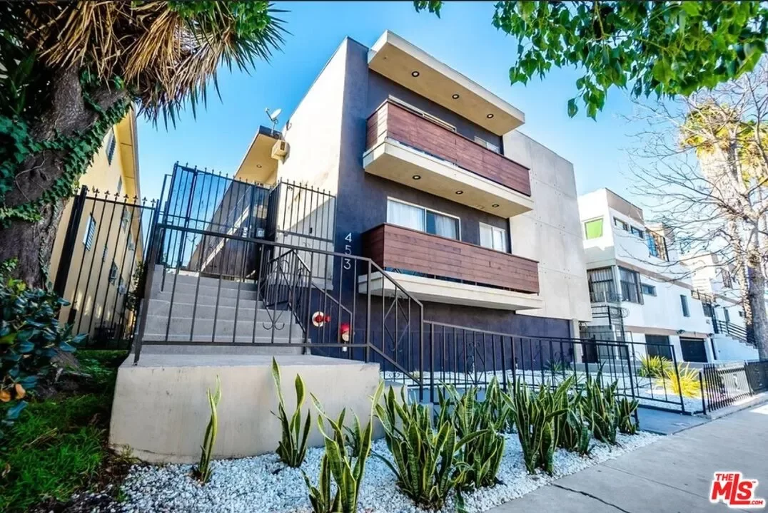 8BR Multi-Family for Sale in Los Angeles, CA