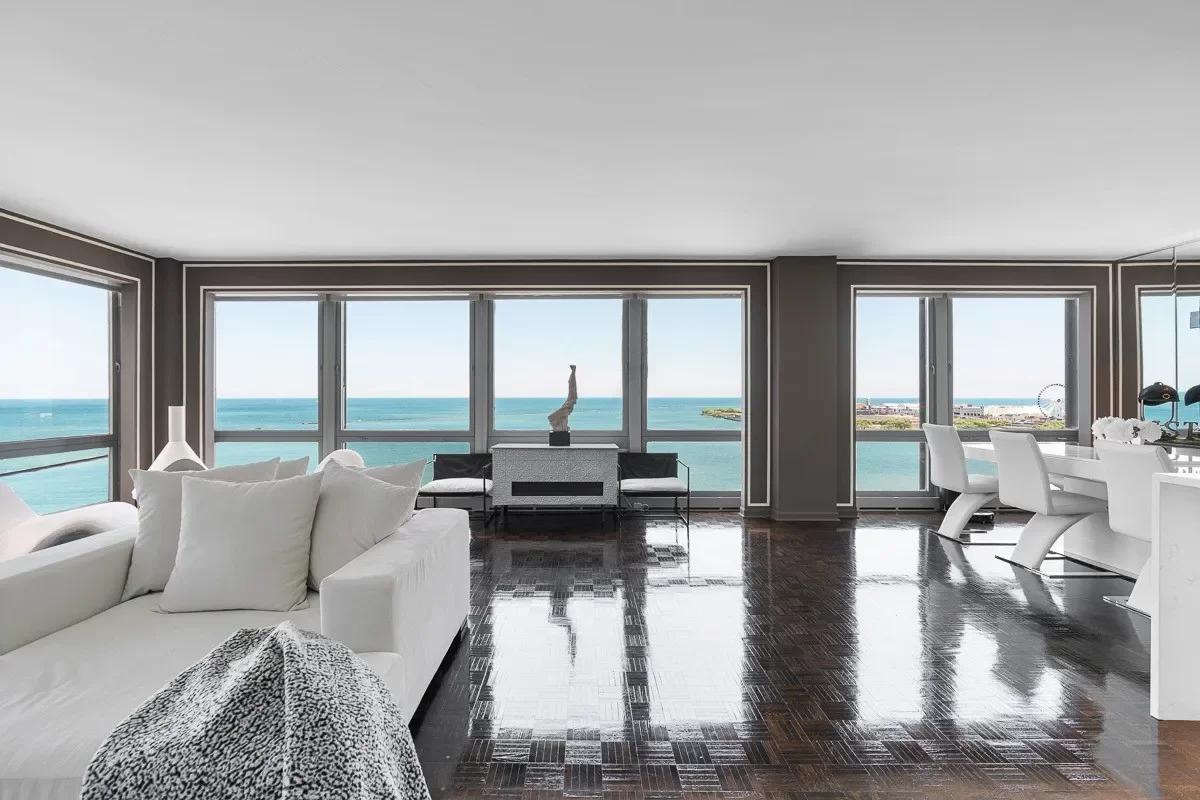 2BR Condo for Sale in Chicago, IL