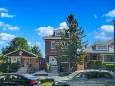 7BR Multi-Family for Sale in Chicago, IL