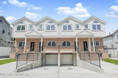 3BR House for Sale in Staten Island, NY