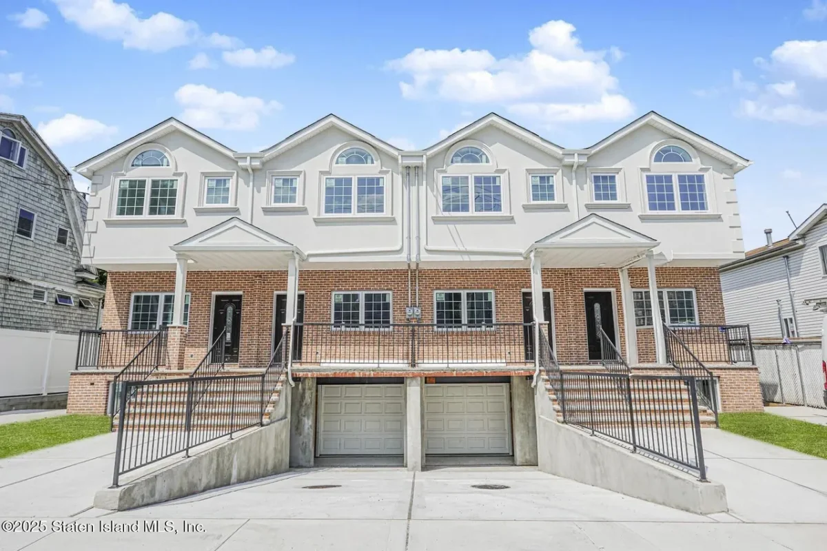3BR House for Sale in Staten Island, NY
