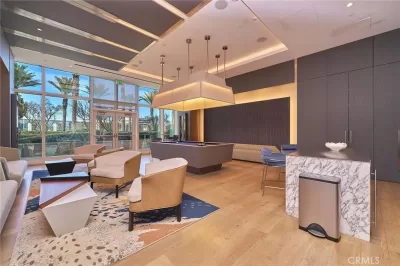 Condo for Sale in Los Angeles, CA