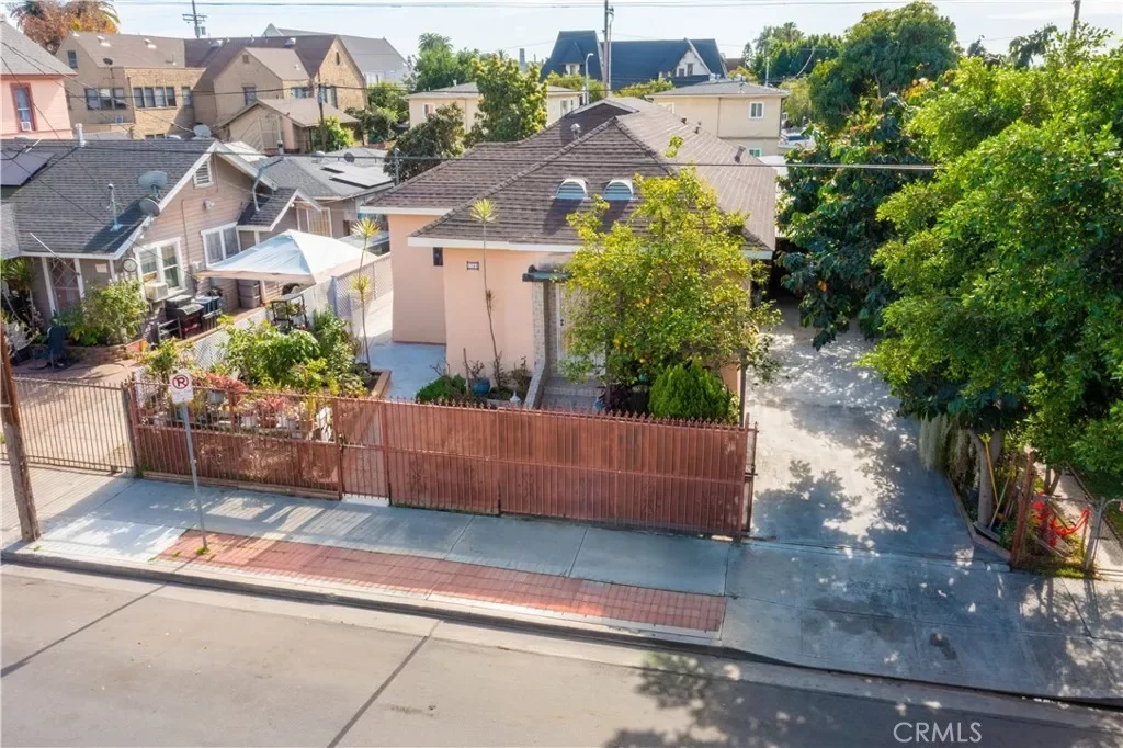 5BR Multi-Family for Sale in Los Angeles, CA
