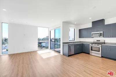 2BR Townhouse for Rent in Los Angeles, CA