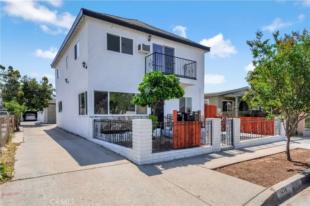 8BR Multi-Family for Sale in Los Angeles, CA