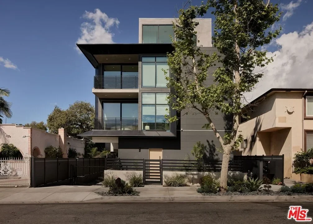 2BR House for Sale in Los Angeles, CA
