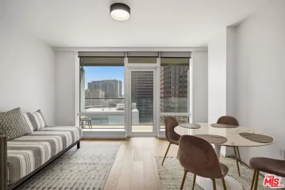 Condo for Sale in Los Angeles, CA