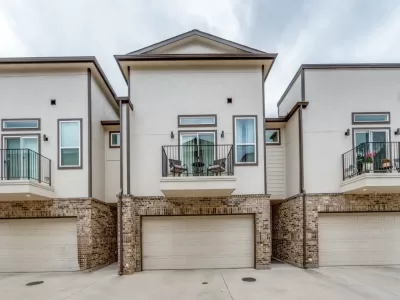 2BR Townhouse for Sale in Dallas, TX