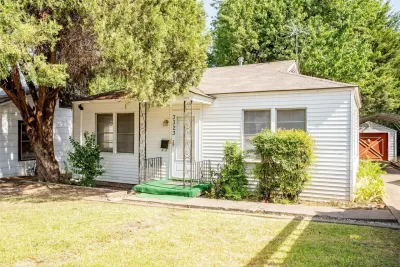 2BR House for Rent in Dallas, TX