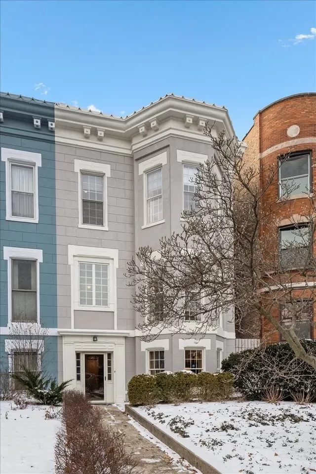 5BR House for Sale in Chicago, IL