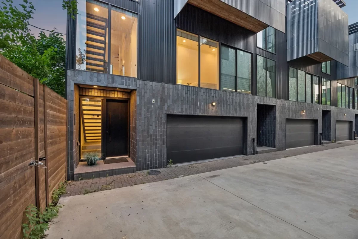 3BR Townhouse for Sale in Dallas, TX