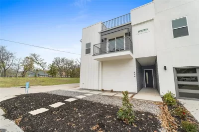 4BR Townhouse for Sale in Dallas, TX