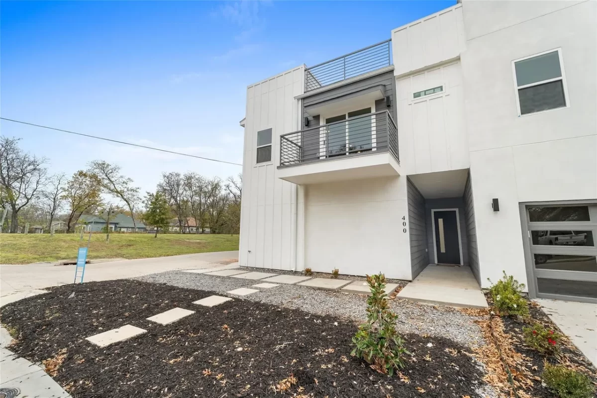 4BR Townhouse for Sale in Dallas, TX