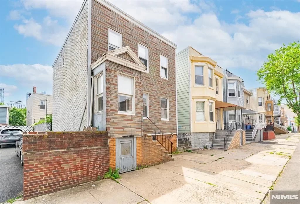 4BR Multi-Family for Sale in Jersey City, NJ