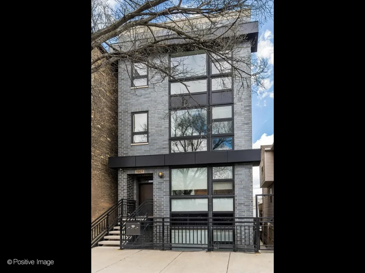 2BR Condo for Sale in Chicago, IL