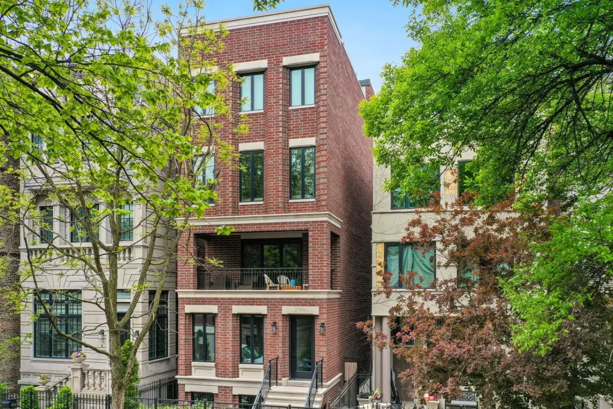 4BR Condo for Sale in Chicago, IL