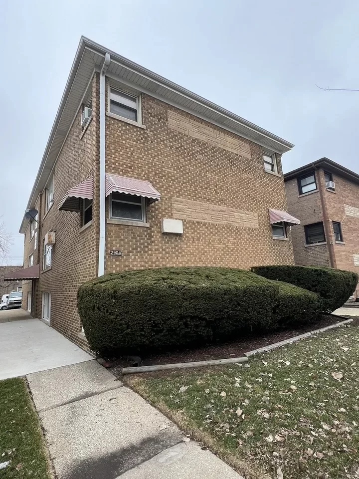 2BR House for Sale in Chicago, IL