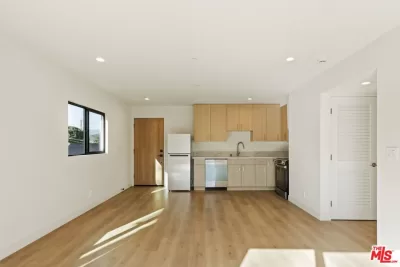2BR Townhouse for Rent in Los Angeles, CA