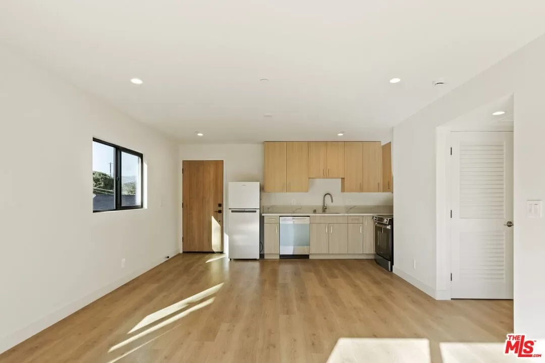 2BR Townhouse for Rent in Los Angeles, CA