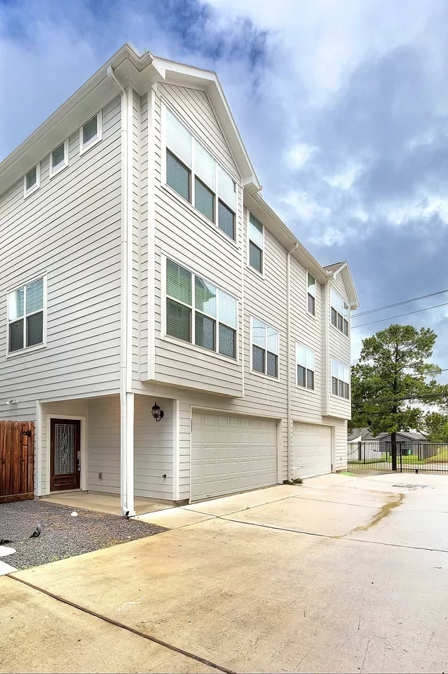 3BR Townhouse for Sale in Houston, TX