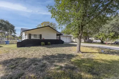 3BR House for Sale in Kirby, TX