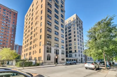2BR House for Sale in Chicago, IL