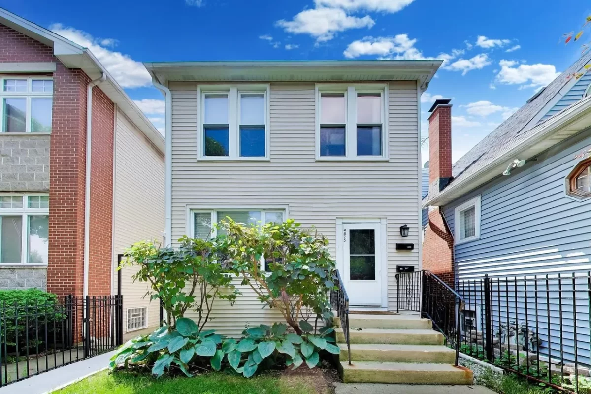 6BR Multi-Family for Sale in Chicago, IL