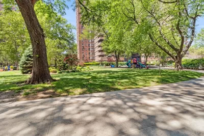 2BR Condo for Sale in New York, NY