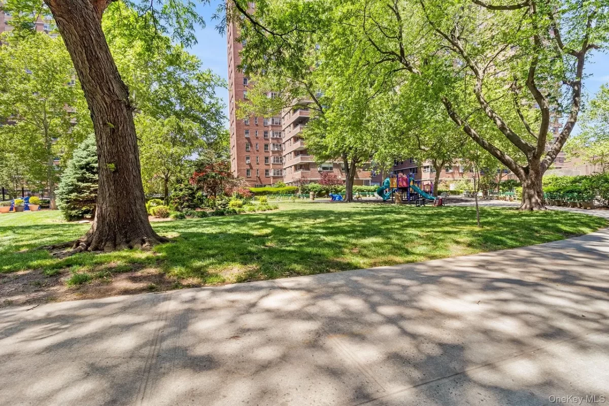 2BR Condo for Sale in New York, NY